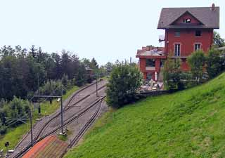 Stacja g�rskiej kolejki z�batej w Caux