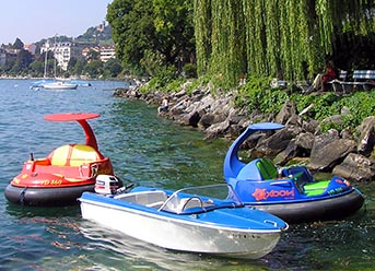 Motor�wka i 2 inne "pojazdy wodne".